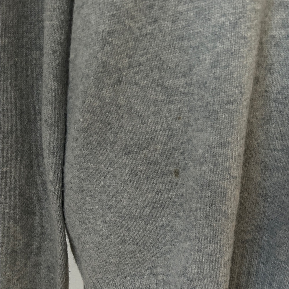 Express Gray V-Neck Lamb’s Wool Unisex  Long Sleeve Classic Sweater Men’s Size M - Picture 10 of 10
